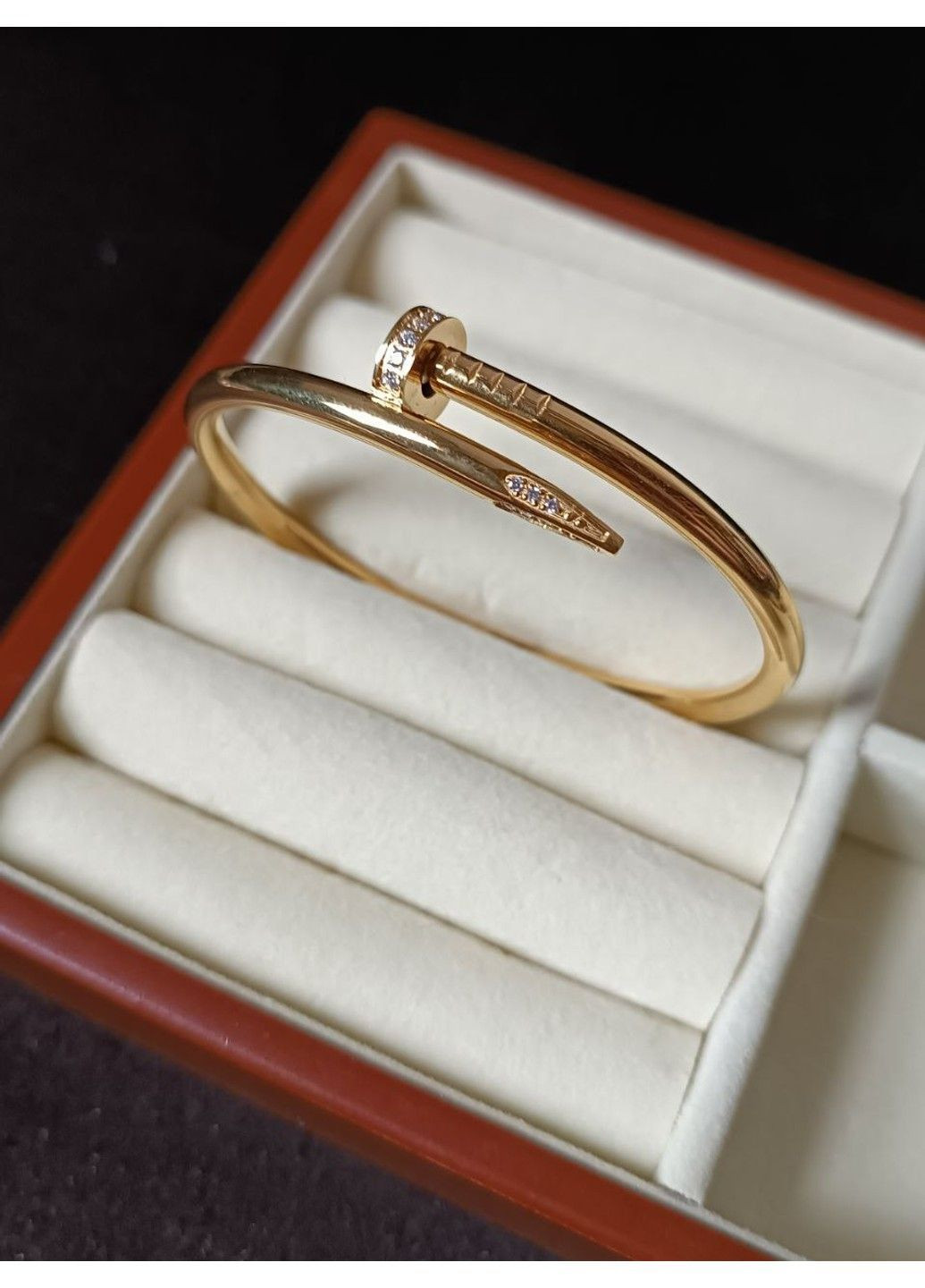 Жіночий браслет-цвях із медичної сталі золотистий з камінням No Brand (368713800)