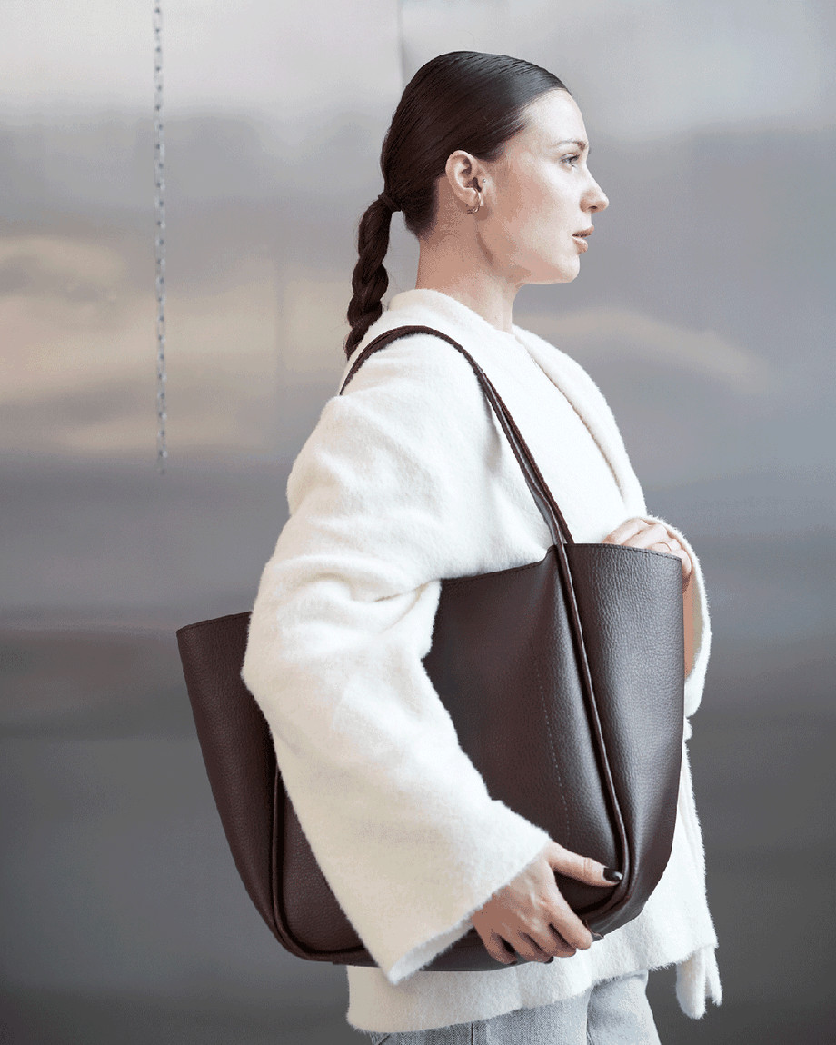 Жіноча сумка з екошкіри з внутрішньою кишенею без підкладки шоколадна "Аббі" WeLassie (321111049)