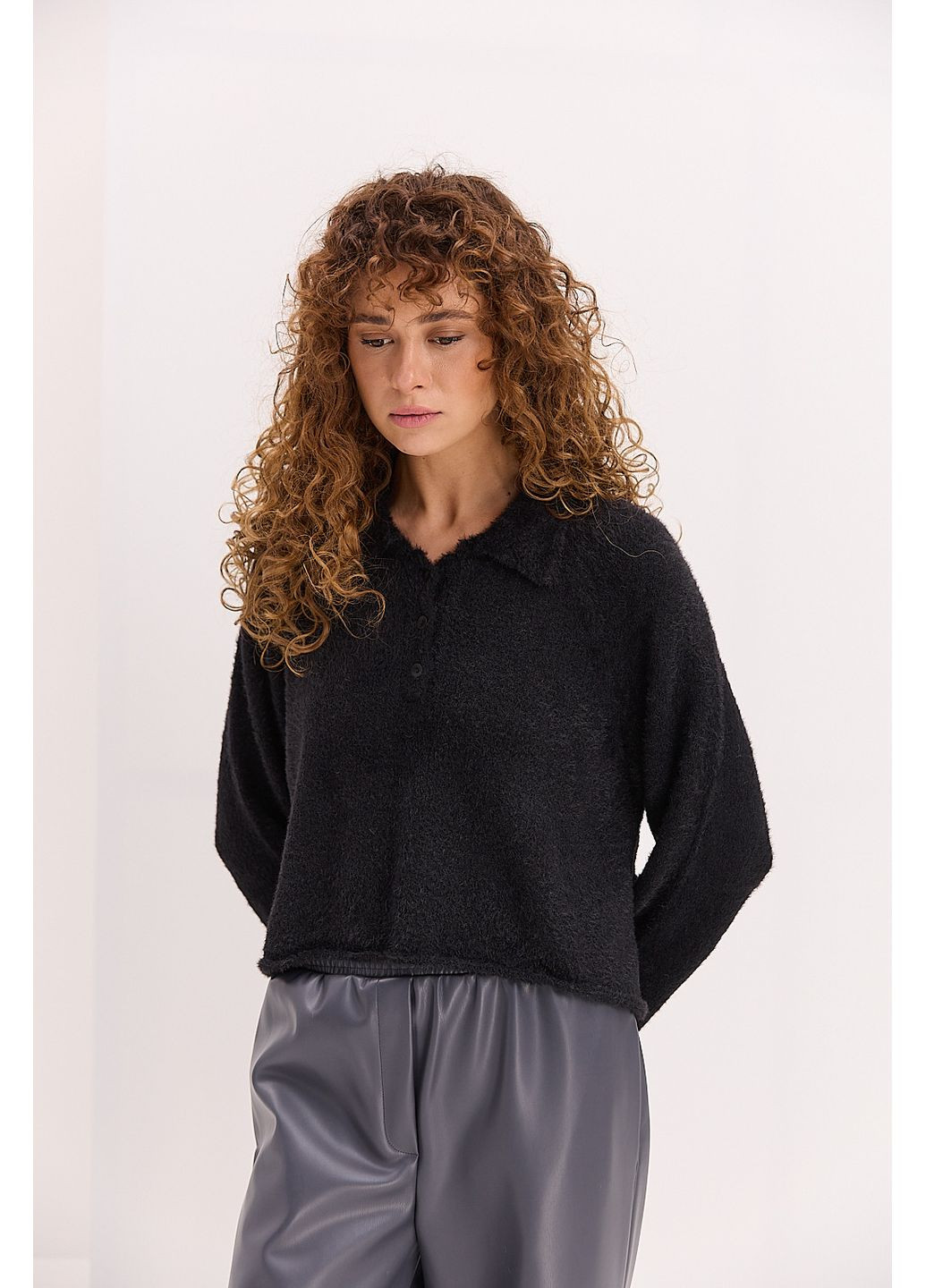 Женская вязаная кофта поло розовая с разрезами по бокам Arjen (361056769)