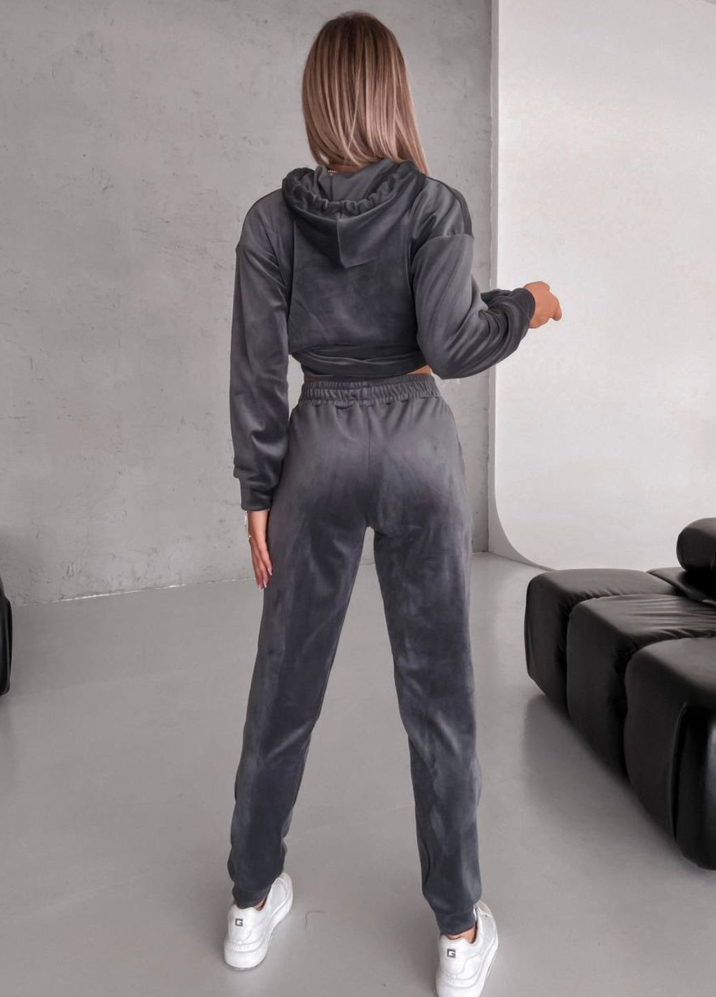 Базовый повседневный велюровый костюм двойка: худые с капюшоном и карманом кенгуру + джоггеры высокой посадки Tik-Tak (324389207)