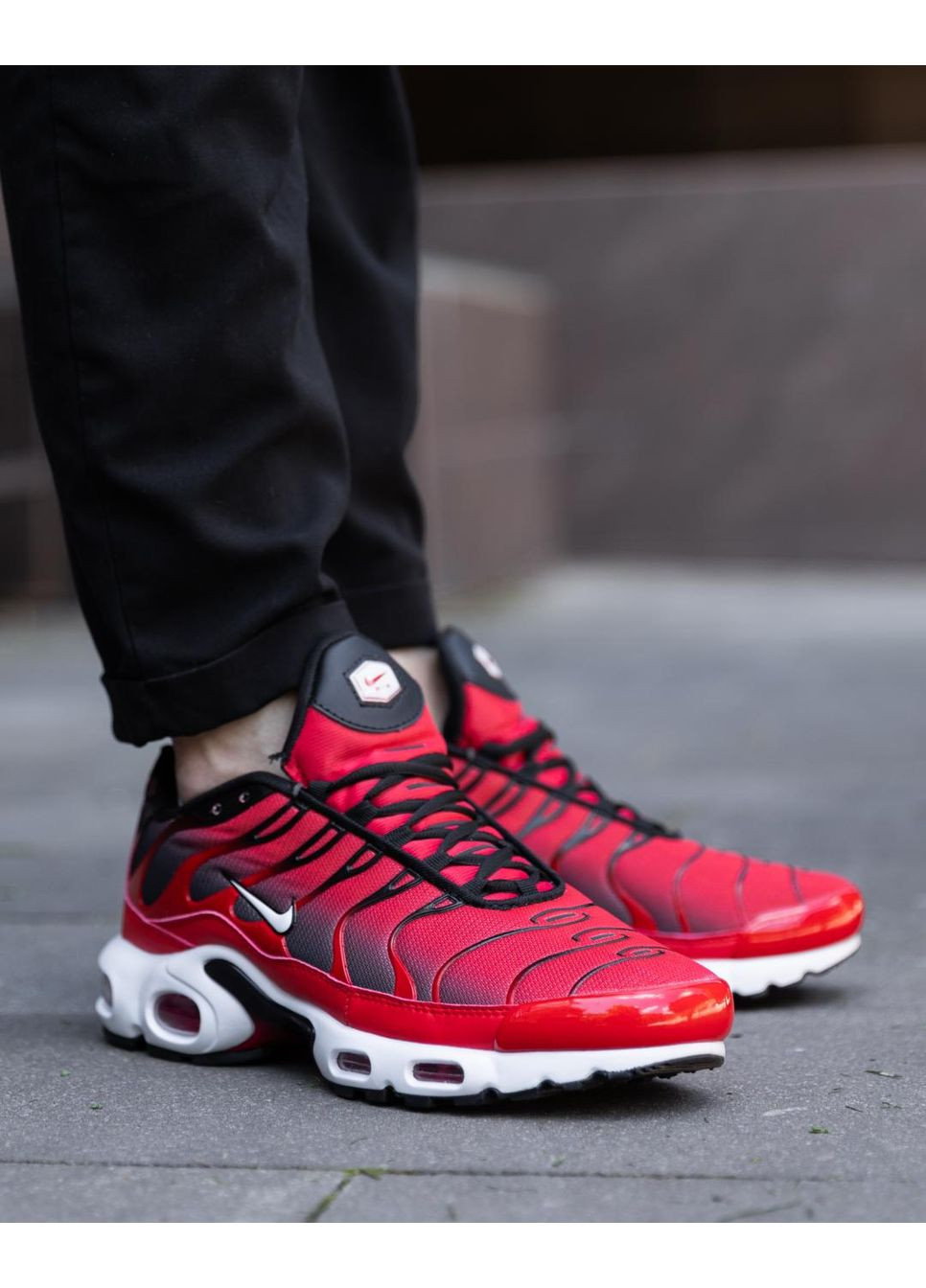 КРОССОВКИ ЖЕНСКИЕ NIKE AIR MAX PLUS TN RED WHITE BLACK НАЙК АИР МАКС ТН ПЛЮС No Brand чёрные демисезоны (367174534)