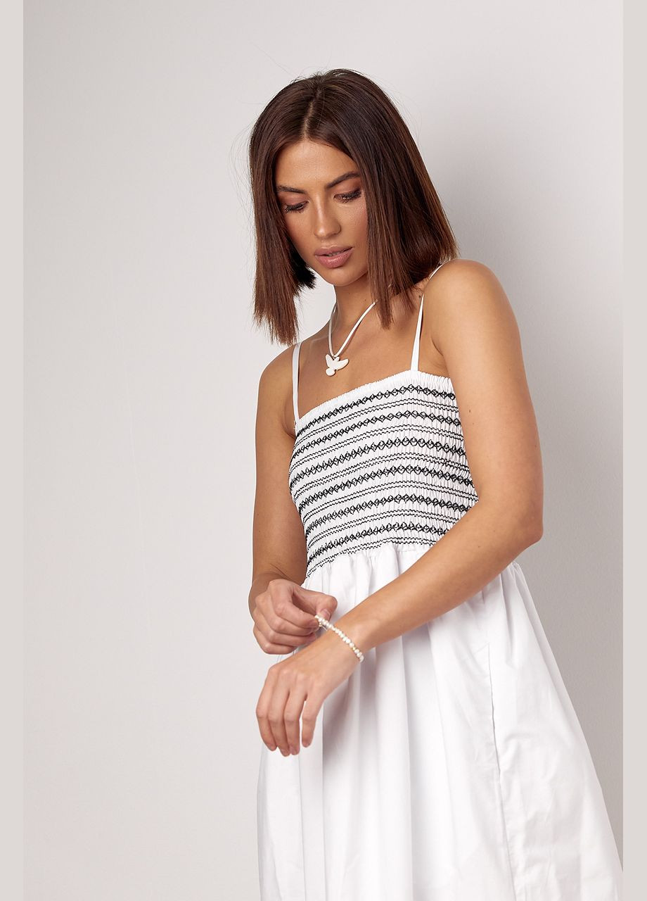 Черно-белое повседневный длинный силуэтный сарафан на бретелях синий цвет m с открытыми плечами No Brand однотонное