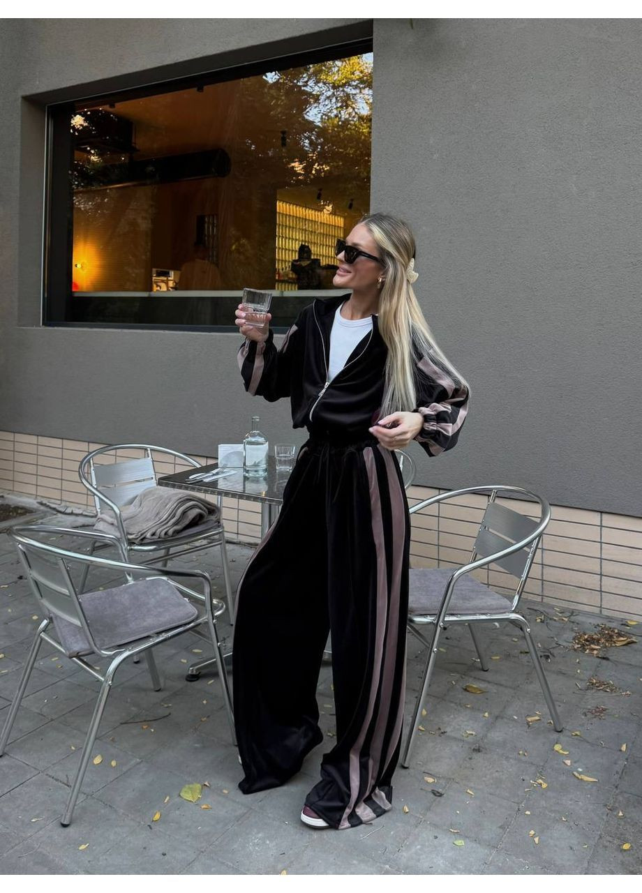 Женский спортивный велюровый костюм с контрастными полосами. No Brand (363969561)