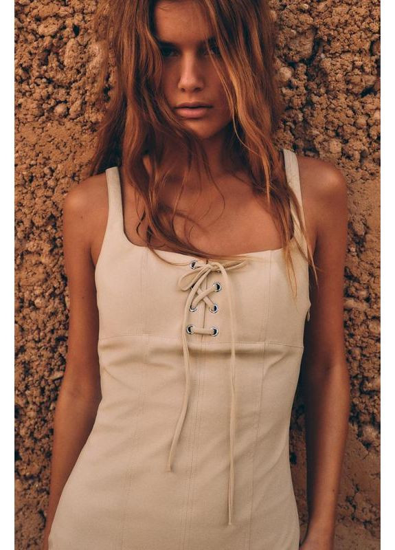 Бежева сукня футляр в корсетному стилі Zara