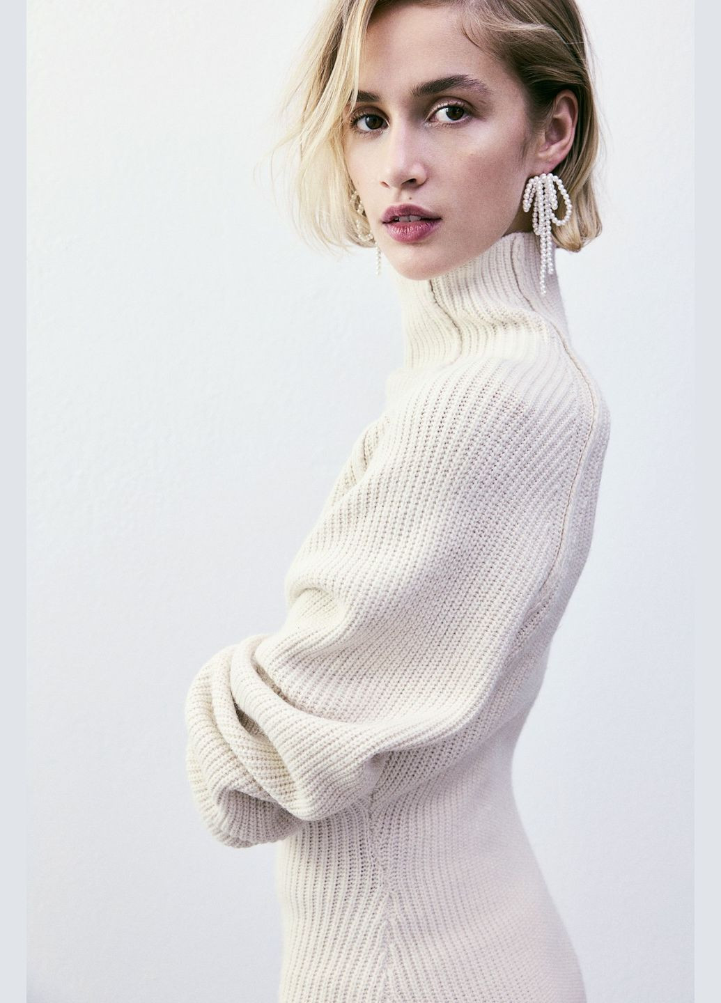 Кремовое платье зимнее H&M