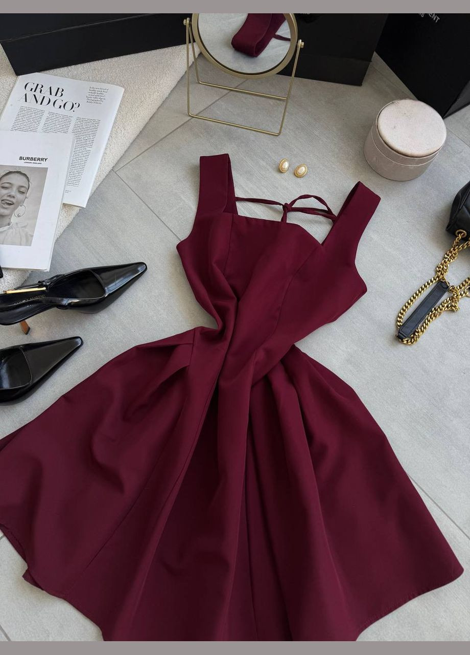 Бордовое коктейльное приталенное платье мини с широкими бретелями и расклешенной юбкой MonCher