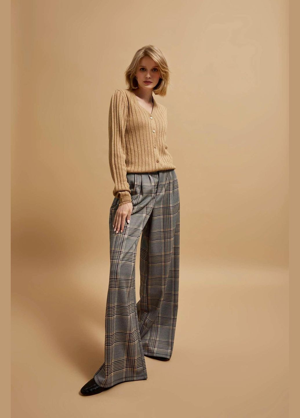 Бежевий зимовий светр Moodo