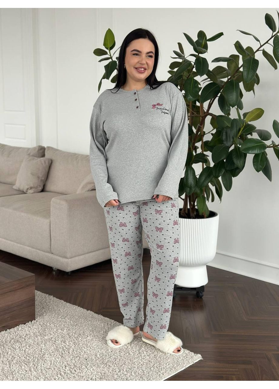 Сіра жіноча піжама plus size сіра з принтом бантиків / піжама жіноча великих розмірів сіра трикотажна бантики No Brand