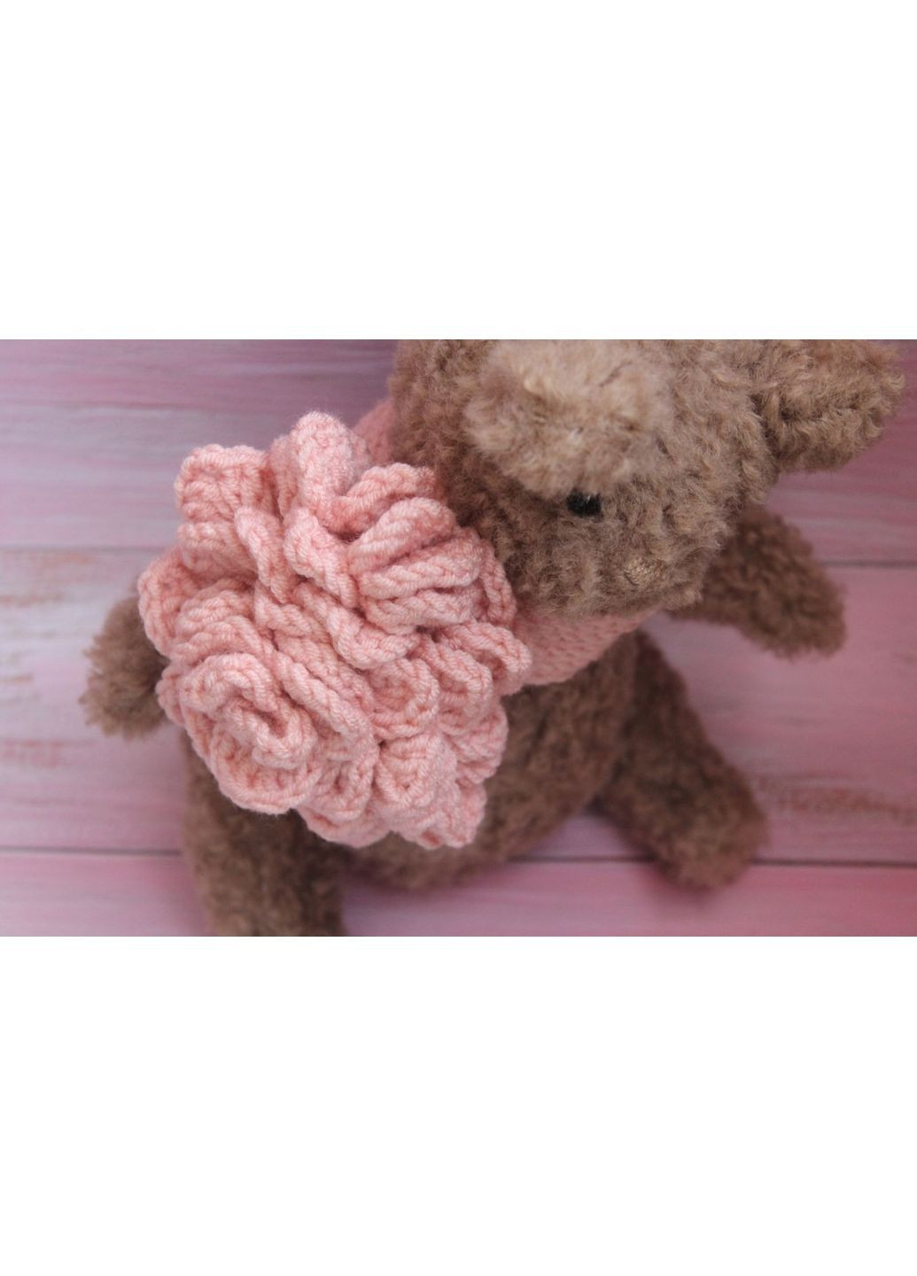 Коричневый мишка с цветком ручной работы No Brand (372141877)