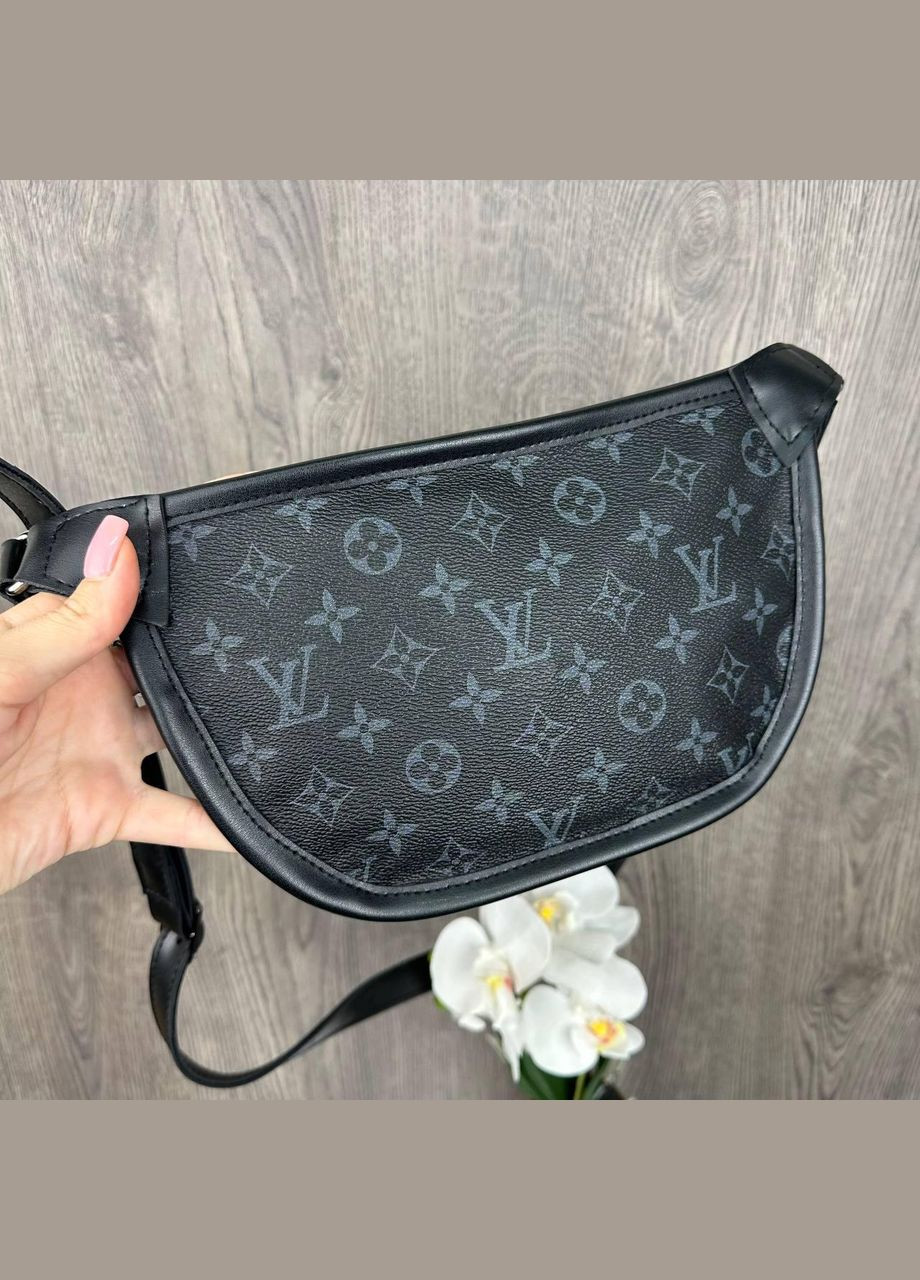 Женская сумочка бананка на грудь кросс-боди из экокожи с металлической фурнитурой черная (sku_1304Ч) No Brand (330575538)