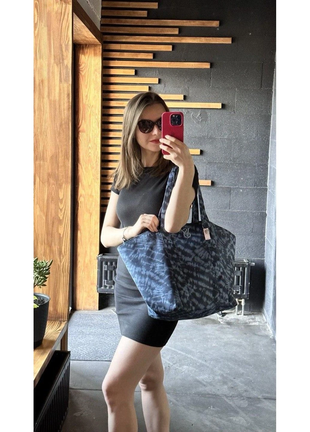 Сумка-шопер синя Tie-Dye Tote Victoria's Secret (316645378)