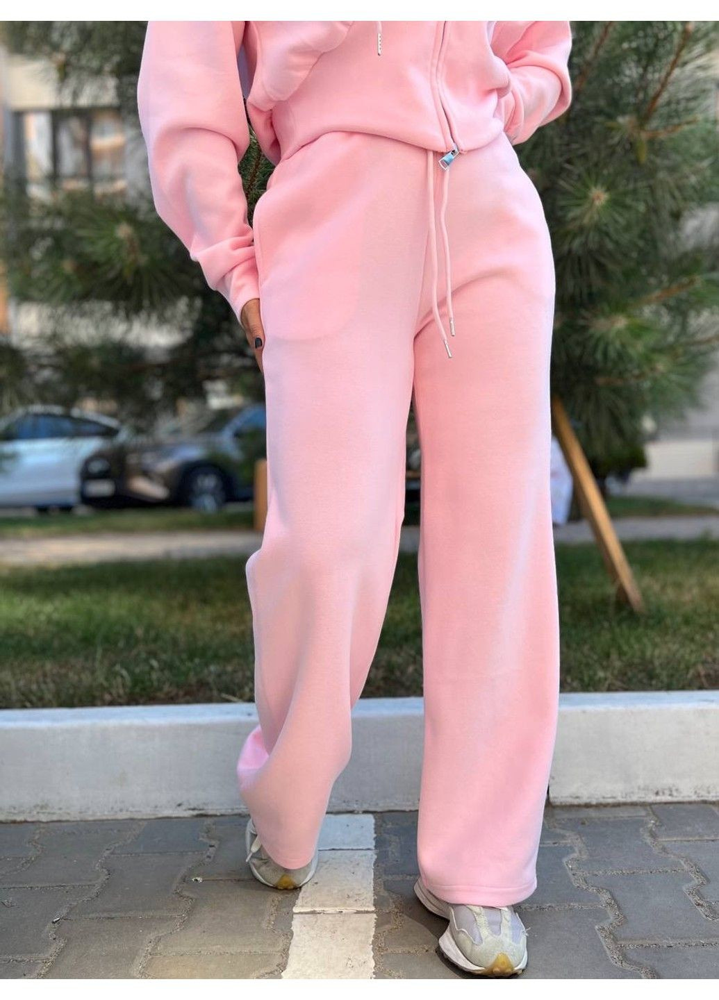 Костюм жіночий Joy One 80073 укорочене худі на блискавці з капюшоном та брюки рівні від стегна No Brand (302899873)