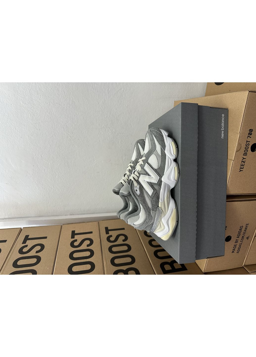 Сірі Осінні кросівки чоловічі new balance 9060 grey / white нью беланс 9060 No Brand