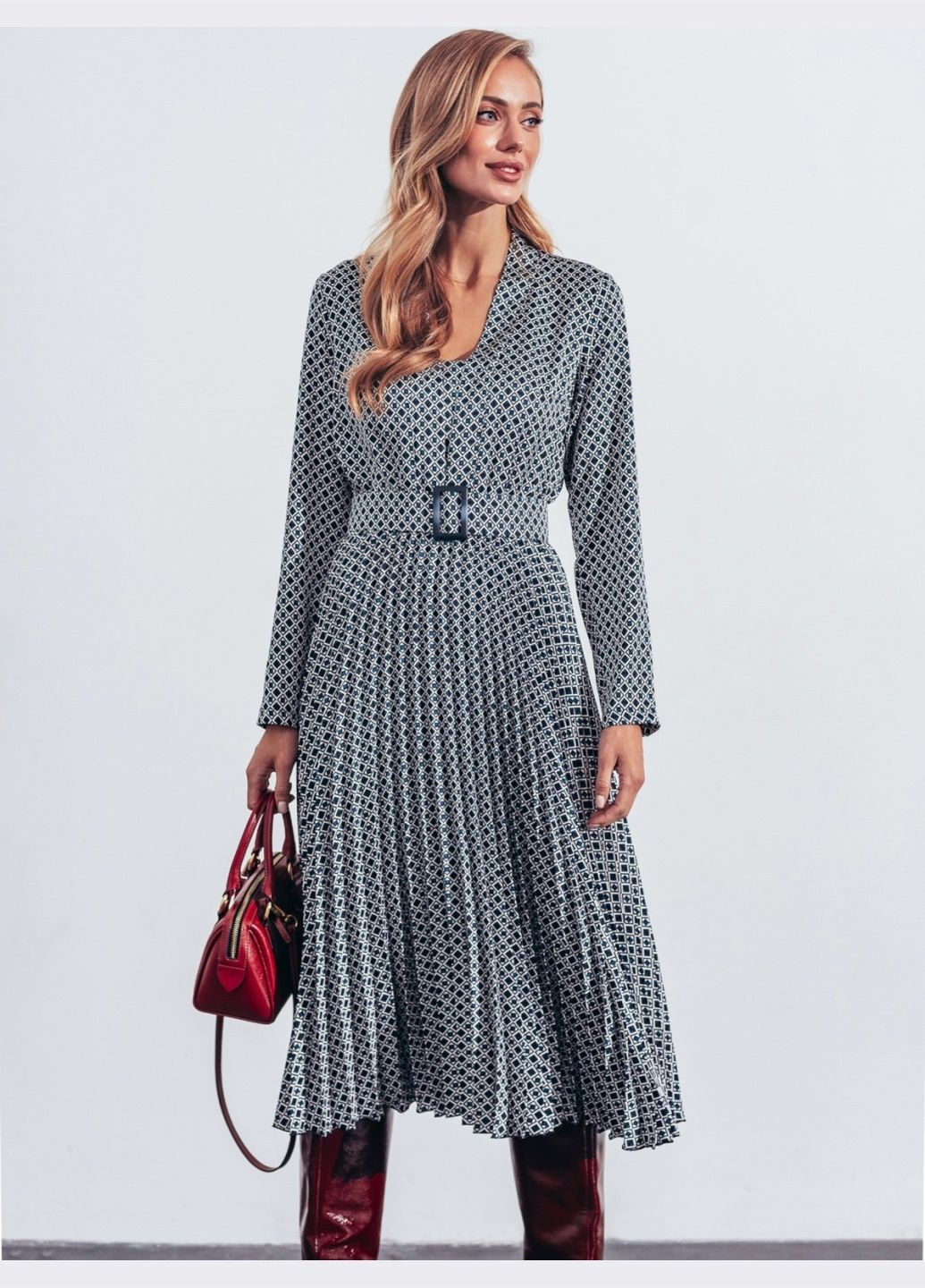 Синее кэжуал платье-миди синего цвета с плиссировкой Dressa