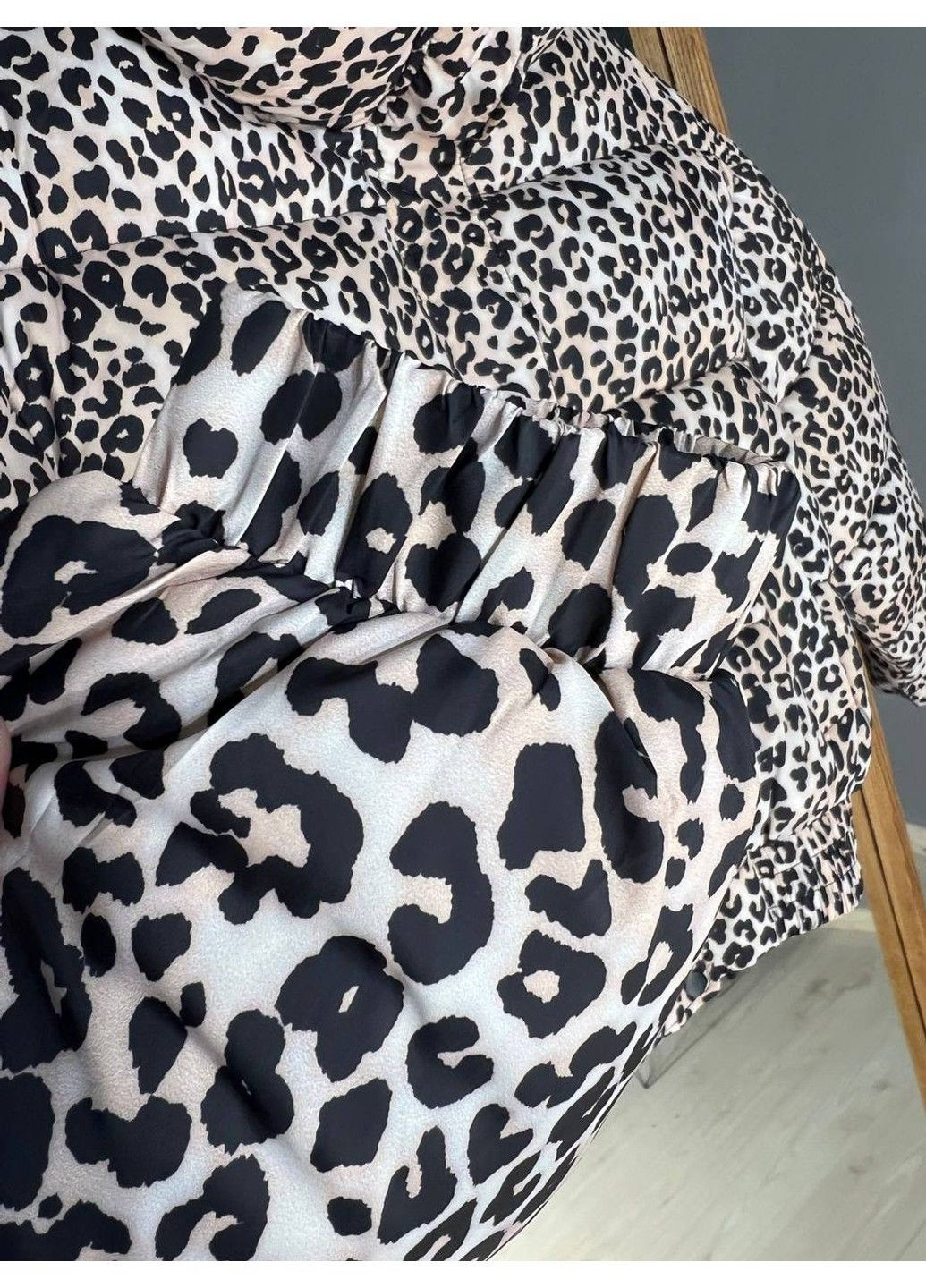 Бежева демісезонна куртка жіноча 9006 коротка з капюшоном леопардовий принт на резинці демісезонна бежева Lady yep