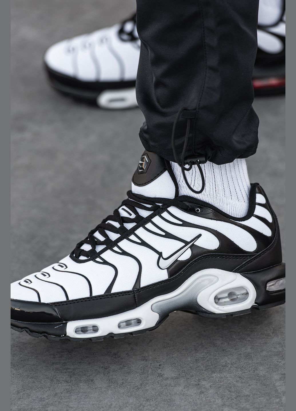 Чорно-білі Осінні кросівки чоловічі і жіночі nike air max tn plus black white | найк аір макс тн плюс чорно-білі No Brand