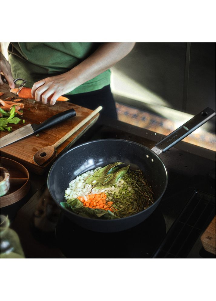 Сковорода Вок Hard Face 28 см Black (1075523) Fiskars (362208705)