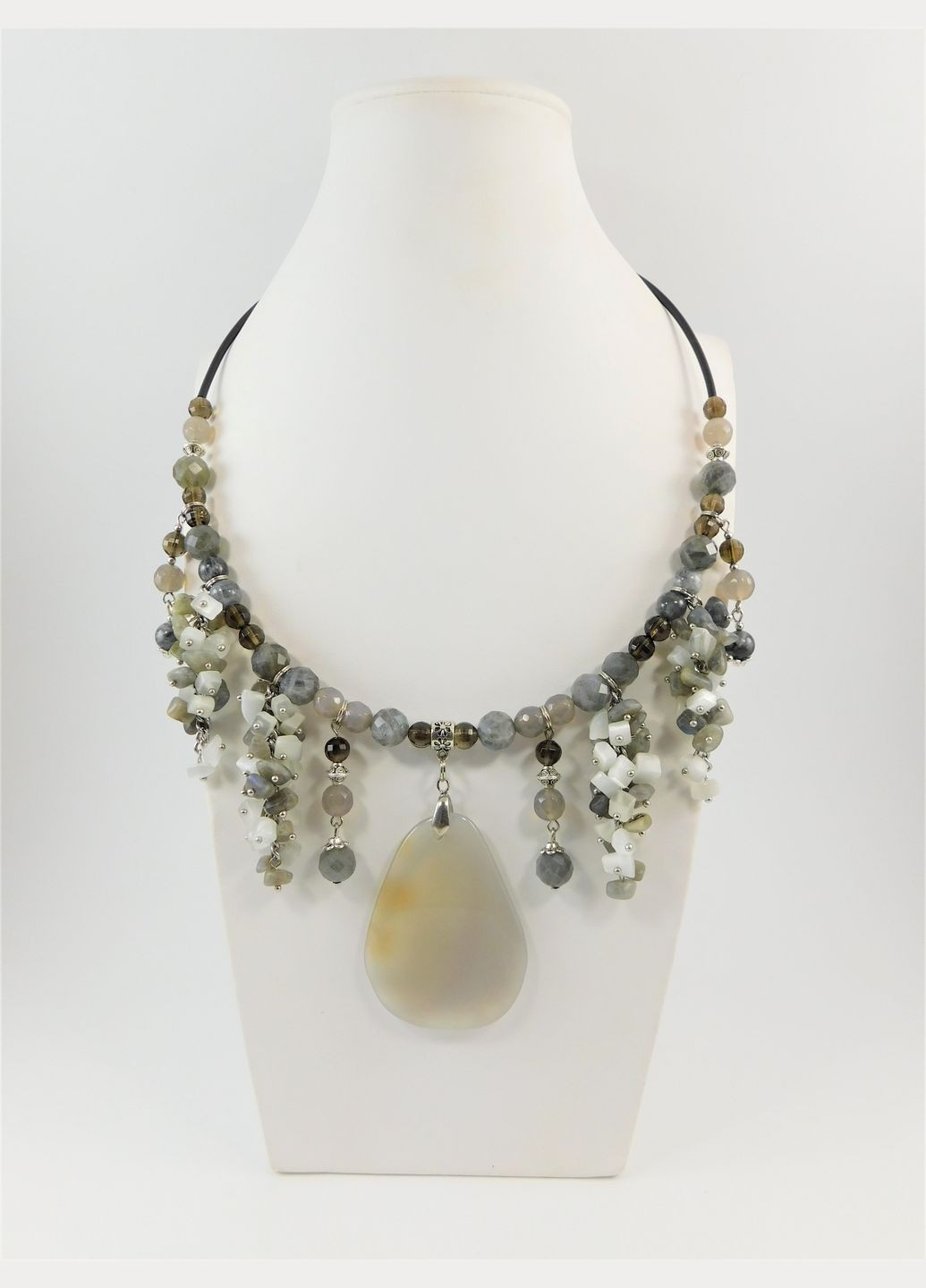 Эксклюзивные бусы "Ранний туман" Агат грань, Лабрадор грань, Топаз грань Fursa fashion (322313846)