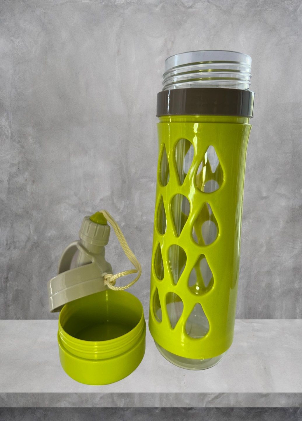 Универсальная современная компактная бутылочка для воды и соков с ручкой для переноски 600мл Зеленая VTech (297669731)