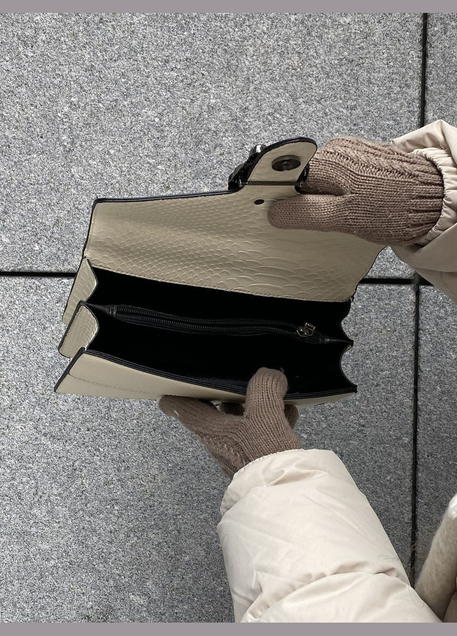 Женская сумка кросс-боди рептилия с железной подковой белая No Brand (289199490)