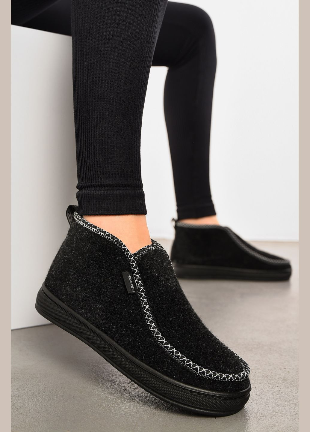 Темно-серые бурки женские на меху темно-серого цвета Let's Shop с вышивкой