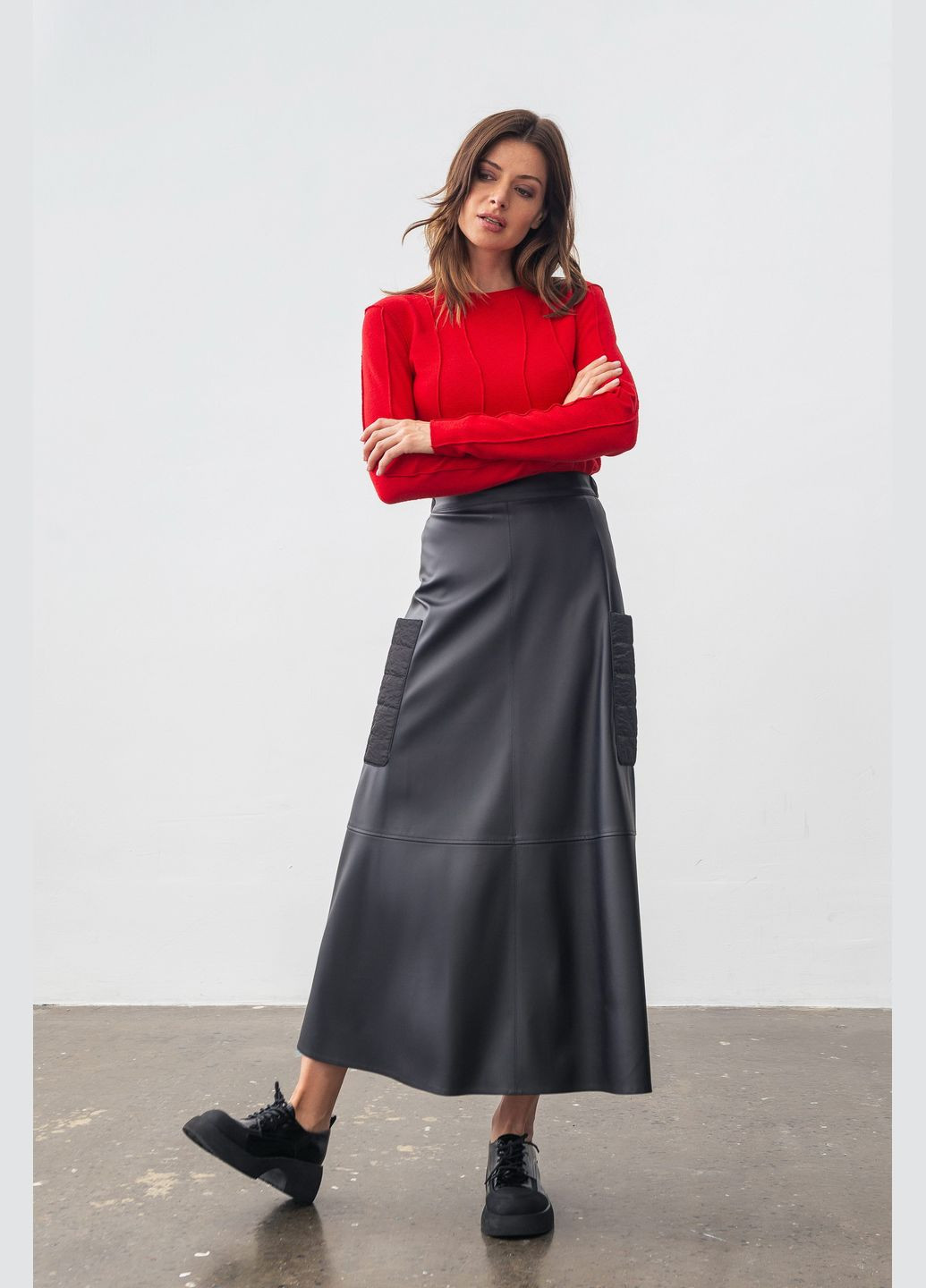 Черная офисная однотонная юбка Lesia