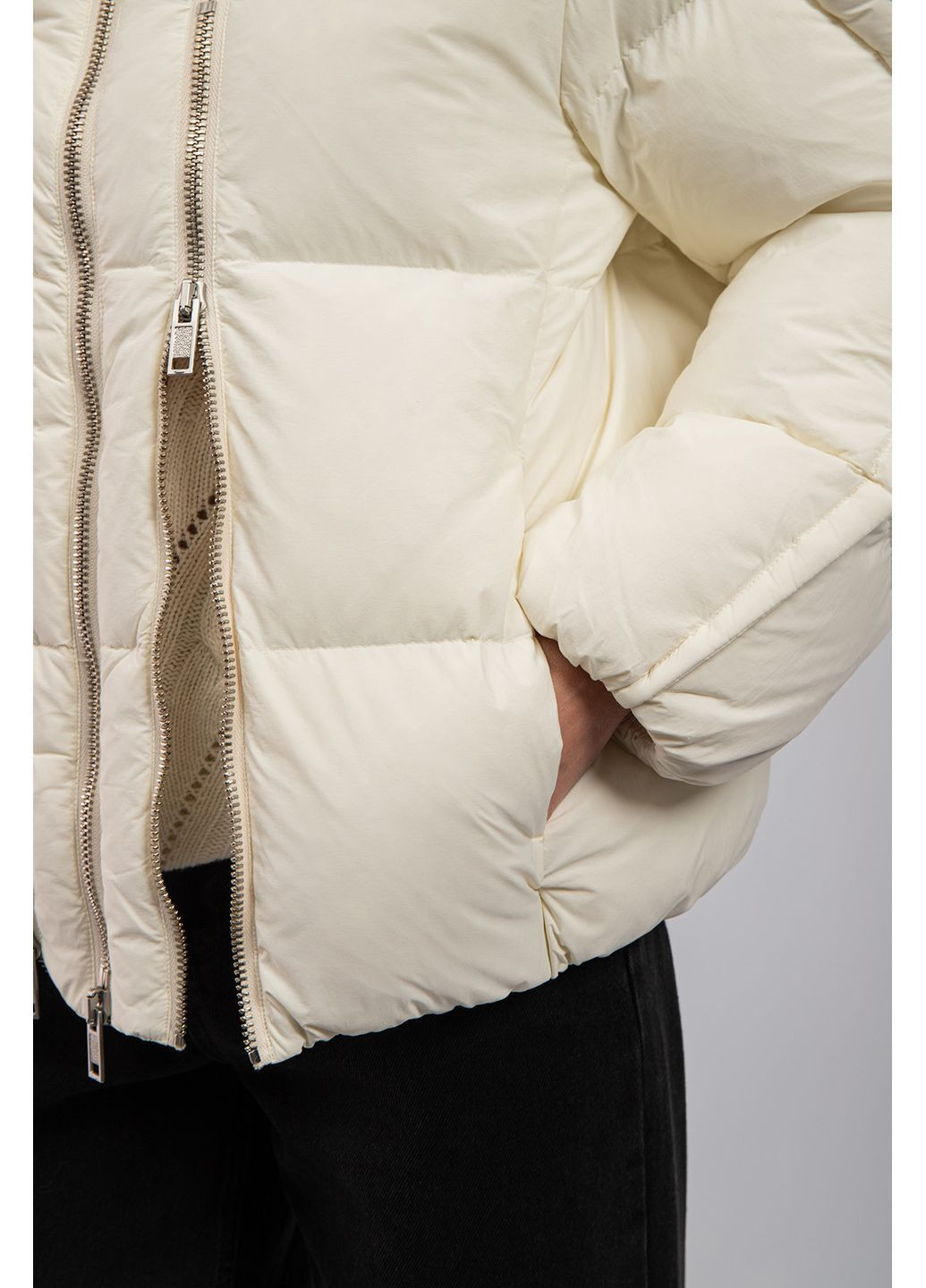 Молочний зимній Пуховик Moncler