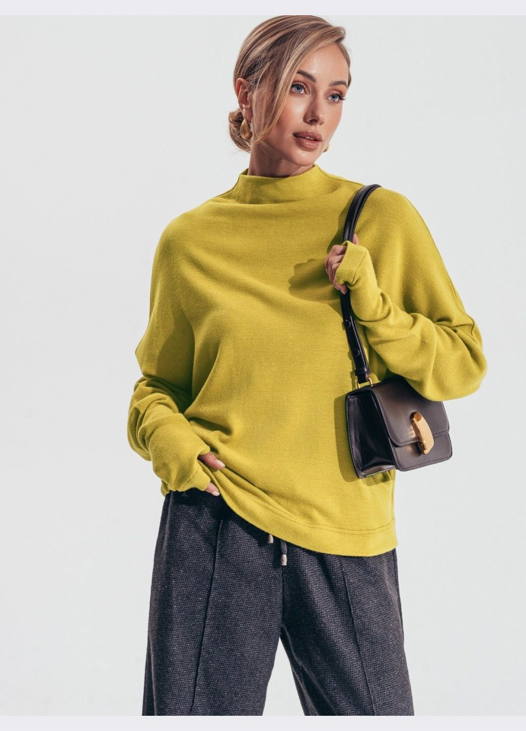 Гірчичний демісезонний оверсайз джемпер гірчичного кольору з мітенками Dressa