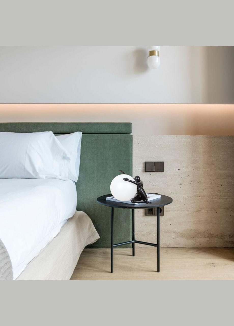 Настільна лампа/нічник з дівчиною на 20см кулі "Lady" (999-003 BK) No Brand (370071019)