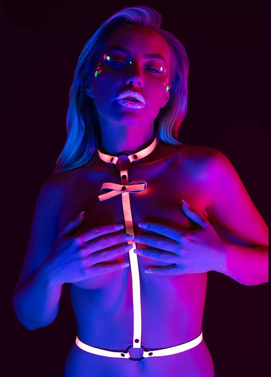 Розовый демисезонный портупея с бантиком glow in the dark с эффектом свечения в темноте Taboom