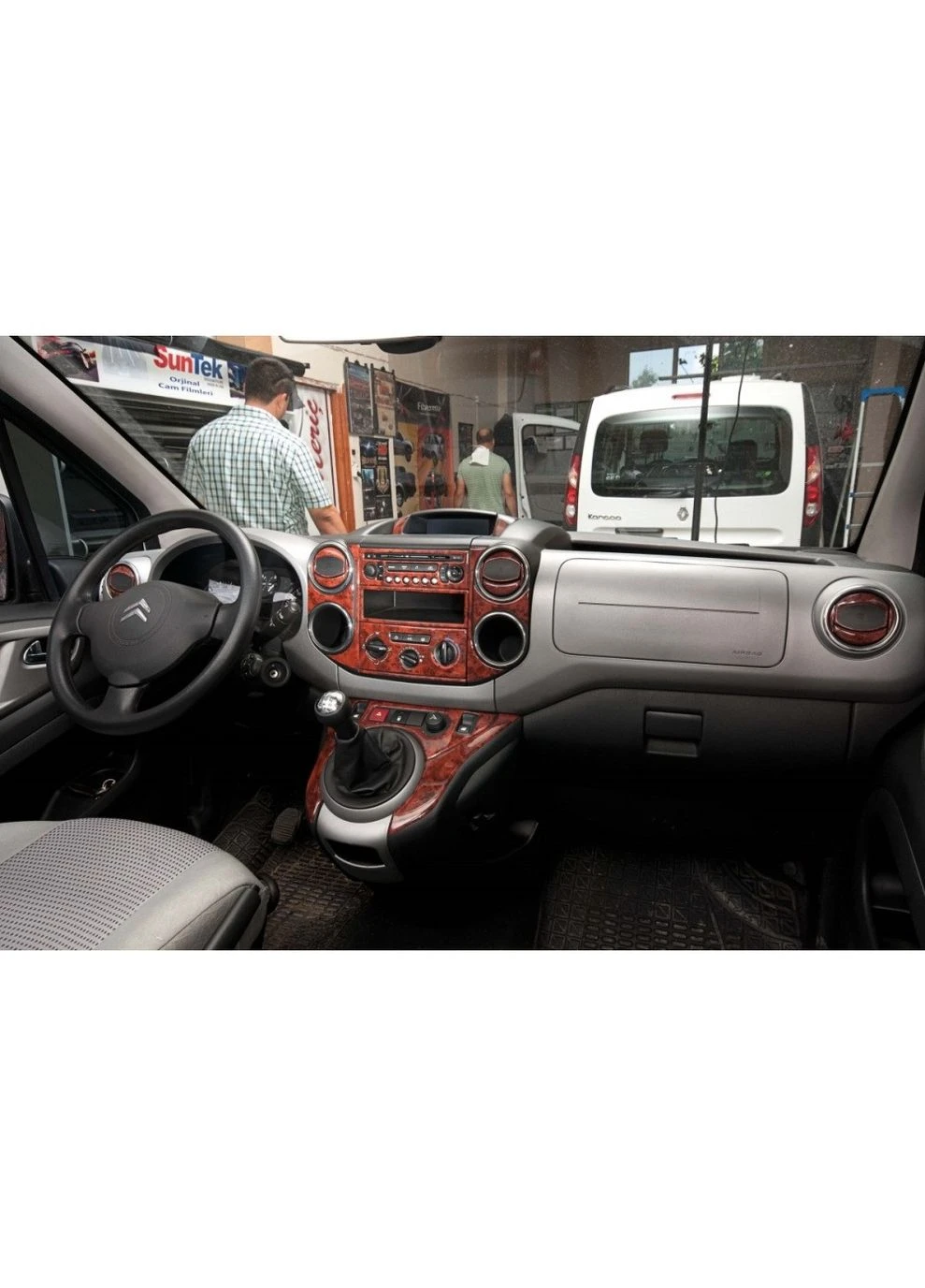 Накладки на панель Дерево для Citroen Berlingo 2008-2018 рр Meric (389055810)