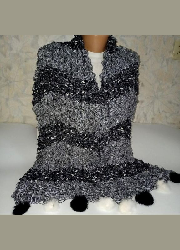Шарф женский серо-черный с пушистыми боломбонами красивый аксессуар + подарок No Brand (337359545)