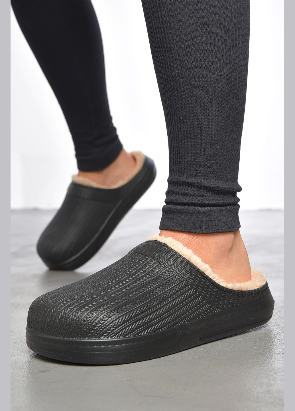 Галоши женские без задника утепленные черного цвета Let's Shop (302661383)