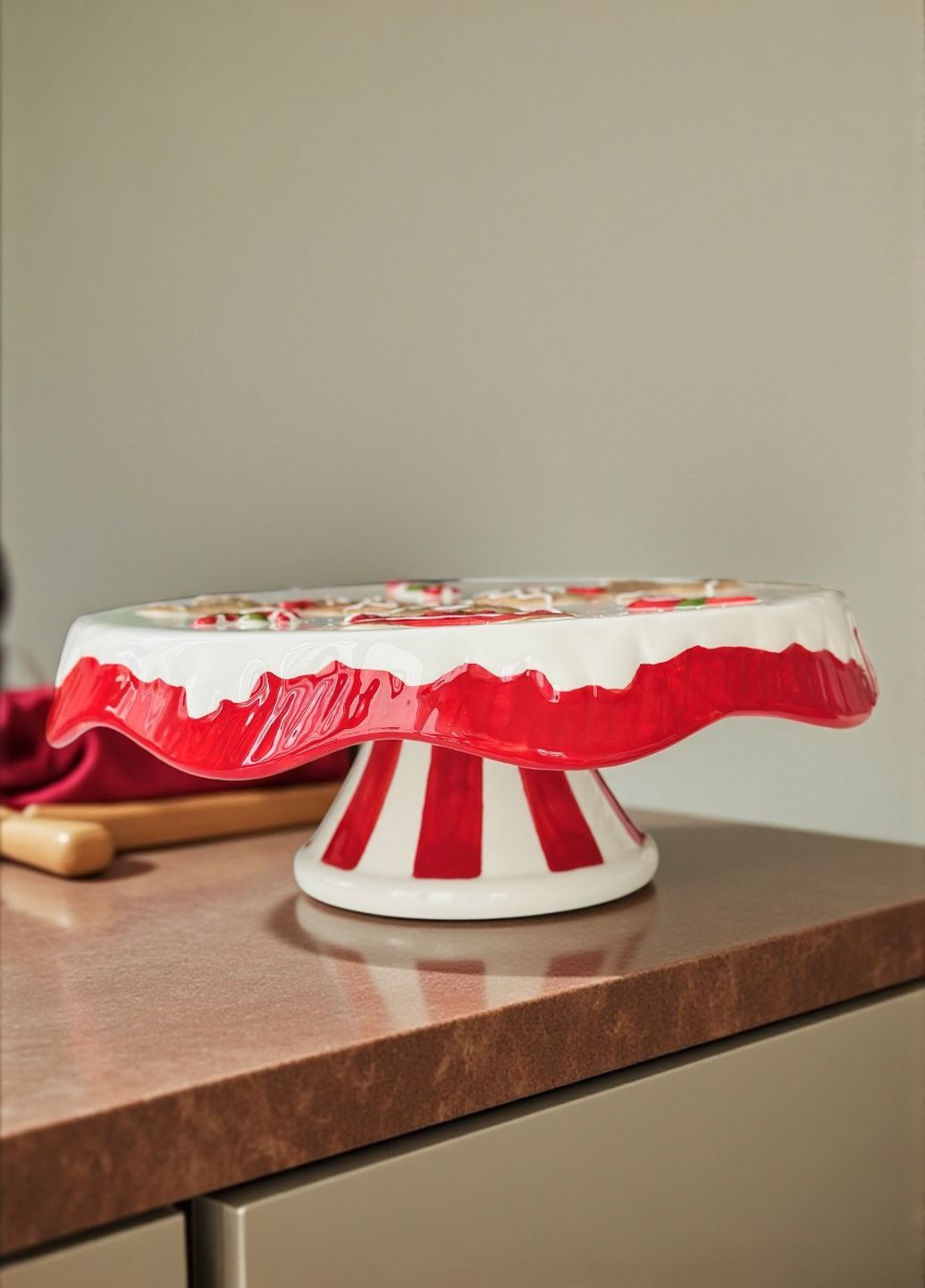 Десертниця тортівниця новорічна на ніжці 25см No Brand (367991701)