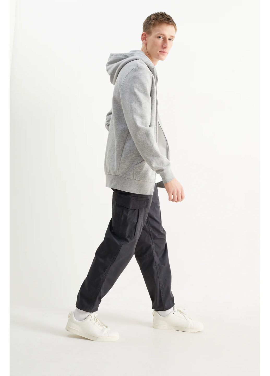 Темно-серые демисезонные брюки C&A