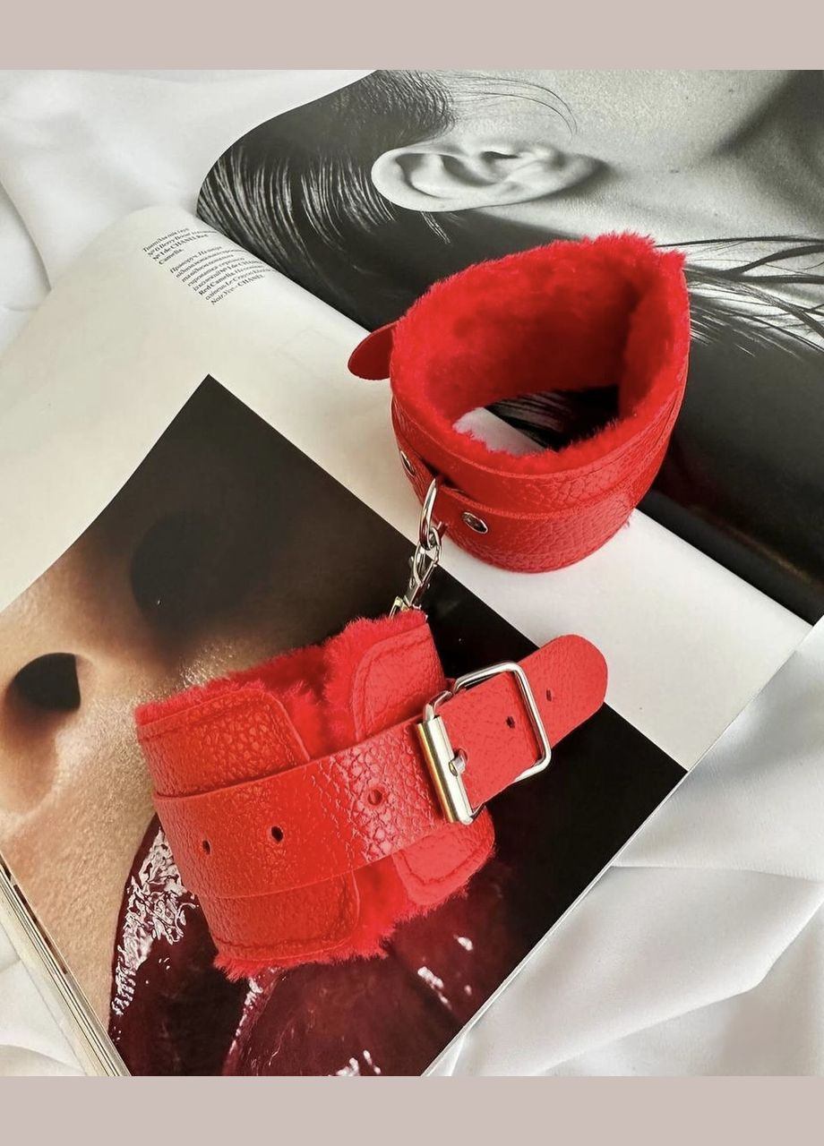 Наручники з хутром бдсм для інтимних рольових ігор червоні No Brand (341309911)