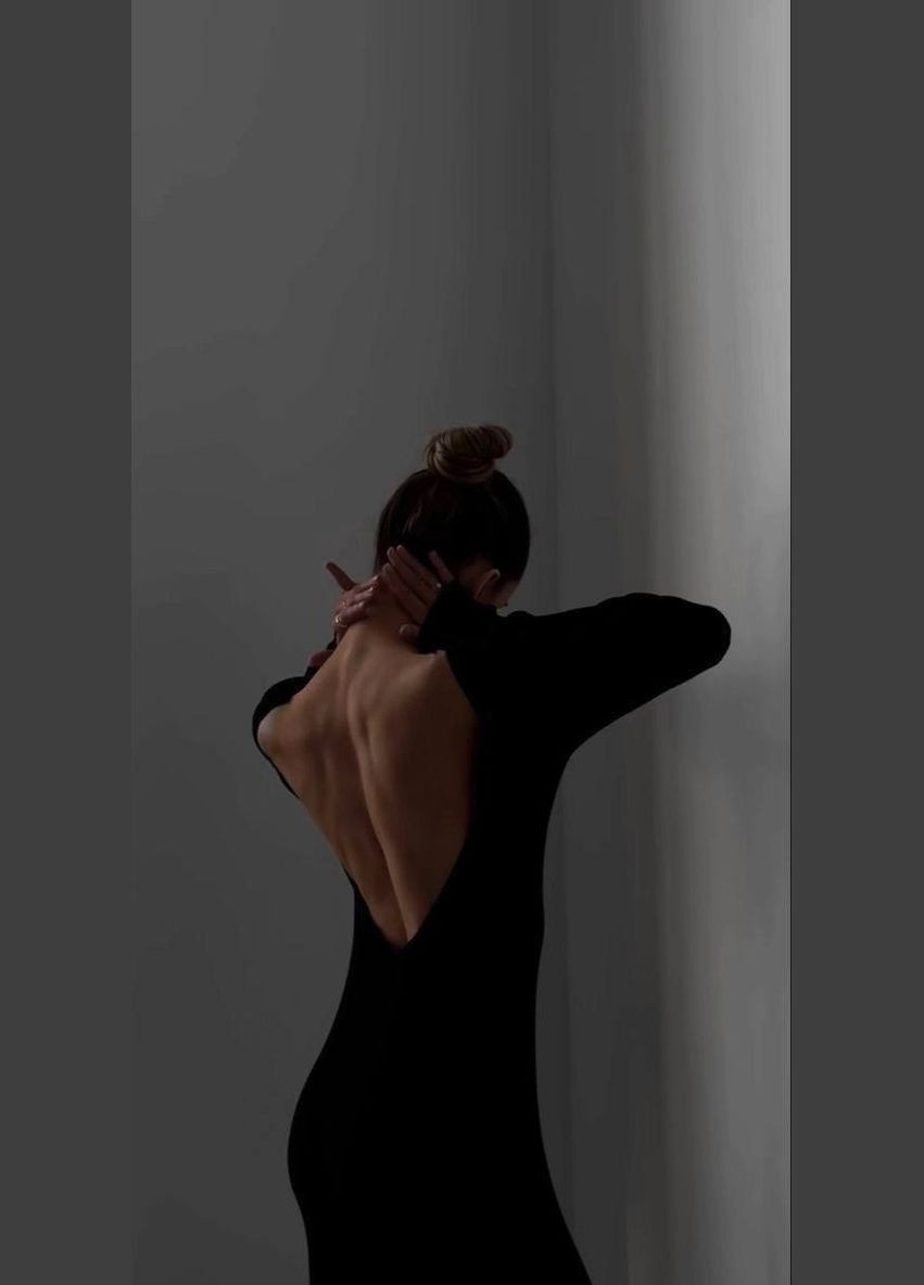 Черное коктейльное, вечернее платье с открытой спиной No Brand однотонное