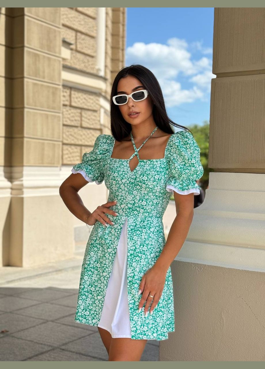 Зеленое короткое платье с разрезом зеленого цвета 32094 а-силуэт Fashion с цветочным принтом