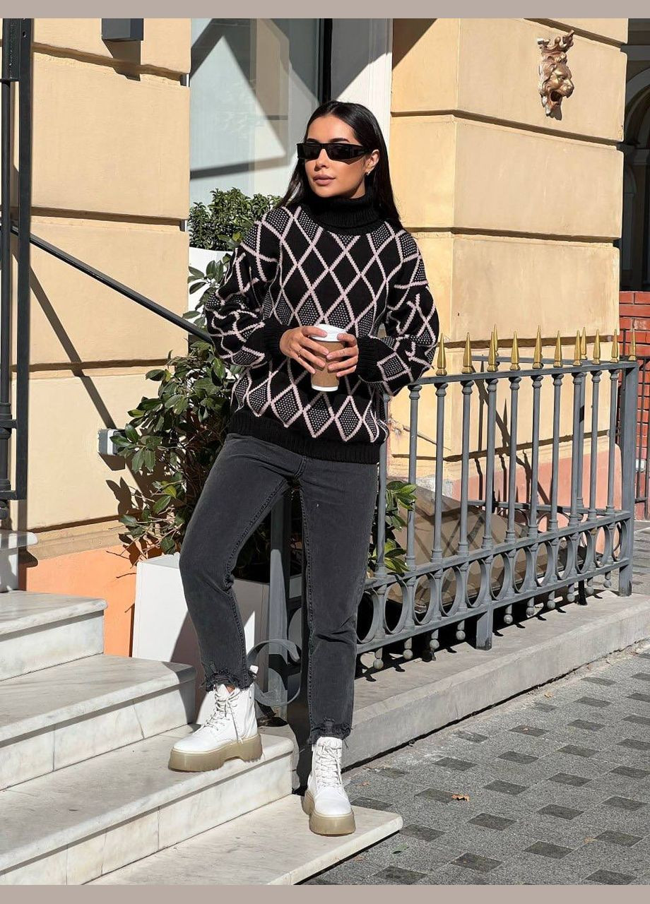 Черный демисезонный женский свитер с горловиной Fashion