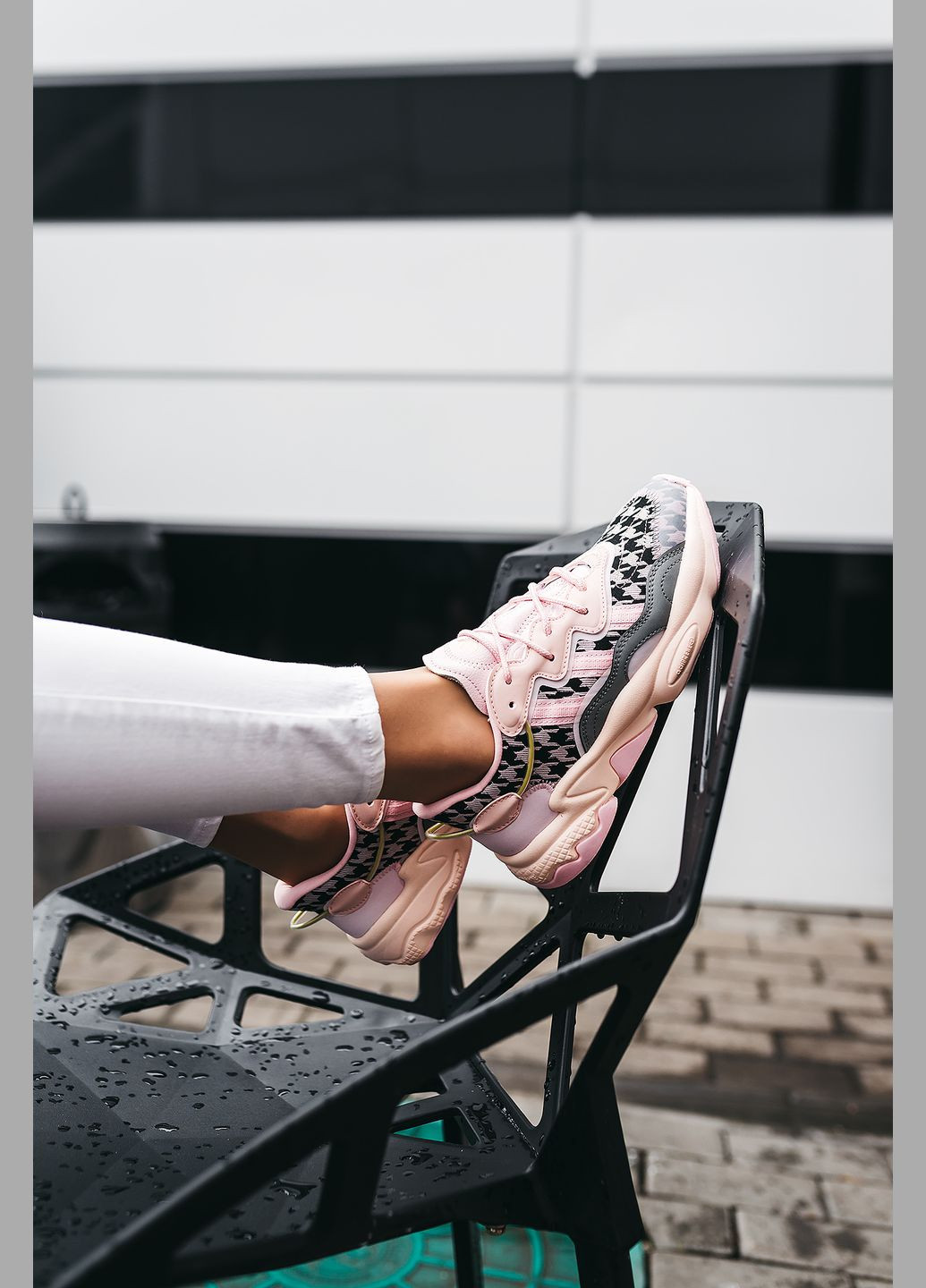 Комбіновані осінні кросівки жіночі adidas Ozweego Pink