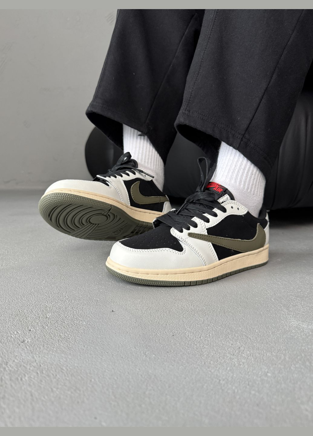 Чорно-білі Осінні кросівки чоловічі і жіночі nike air jordan 1 retro low black white | найк аір джордан 1 ретро низькі чорно-білі No Brand