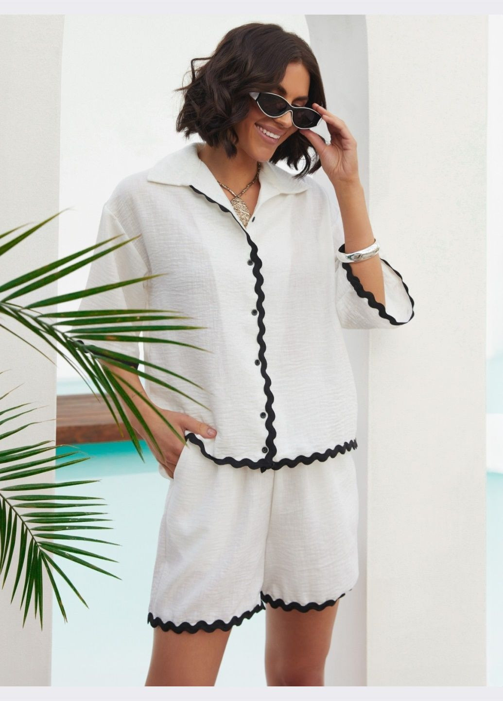 белый костюм-двойка с шортами и рубашкой Dressa (331871062)