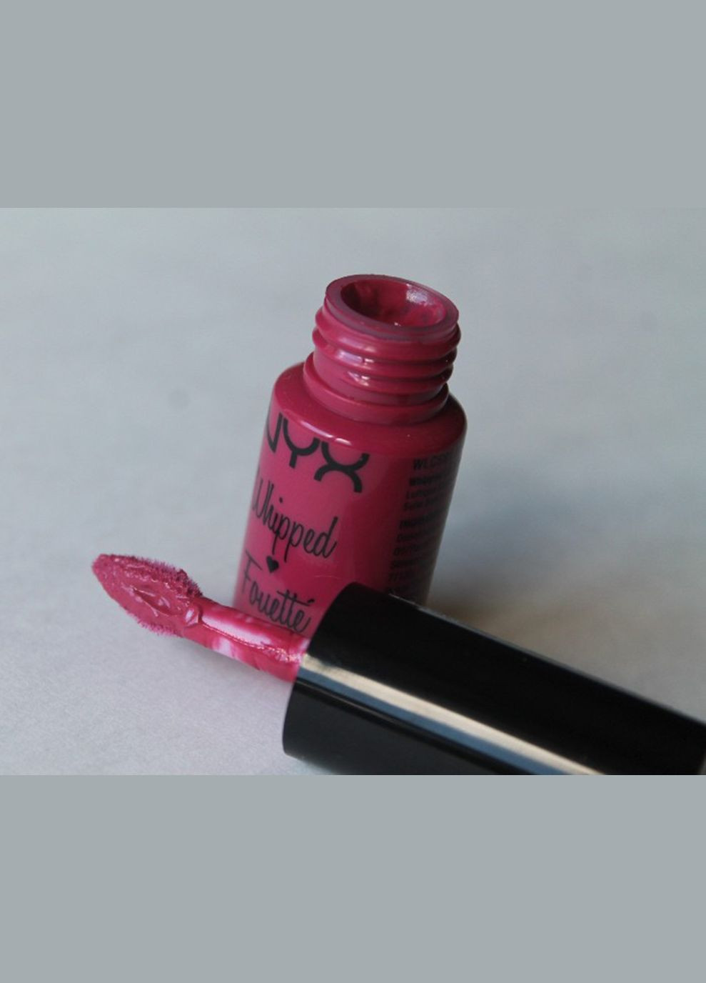 Блиск для губ та рідкі рум'яна Whipped Lip & Cheek Soufflé (8 мл) Berry Tea (WLCS01) NYX Professional Makeup (279363989)