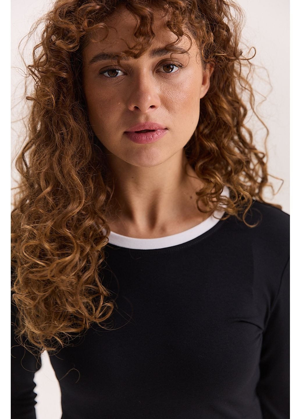 Жіночий лонгслів з окантуванням на краях Arjen (354647065)