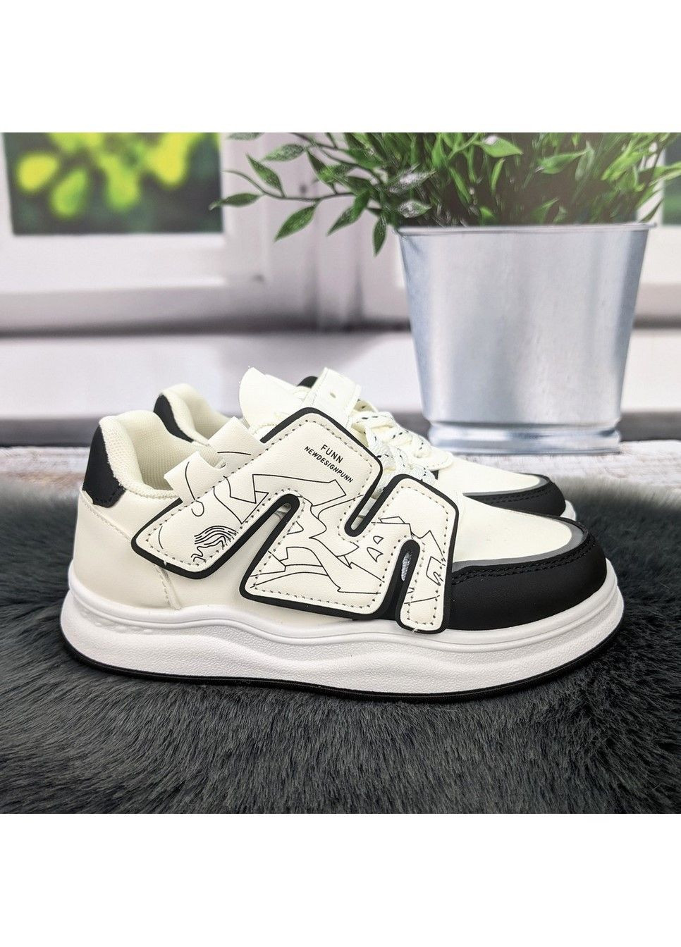 Молочні осінні кросівки дитячі для дівчинки BBT