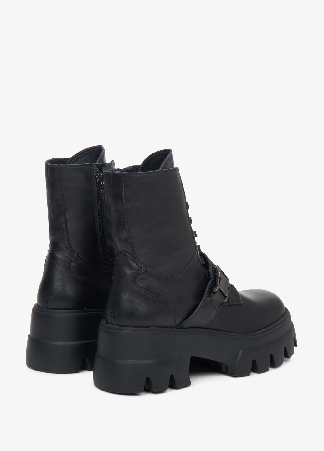 Зимние ботинки, цвет черный Estro