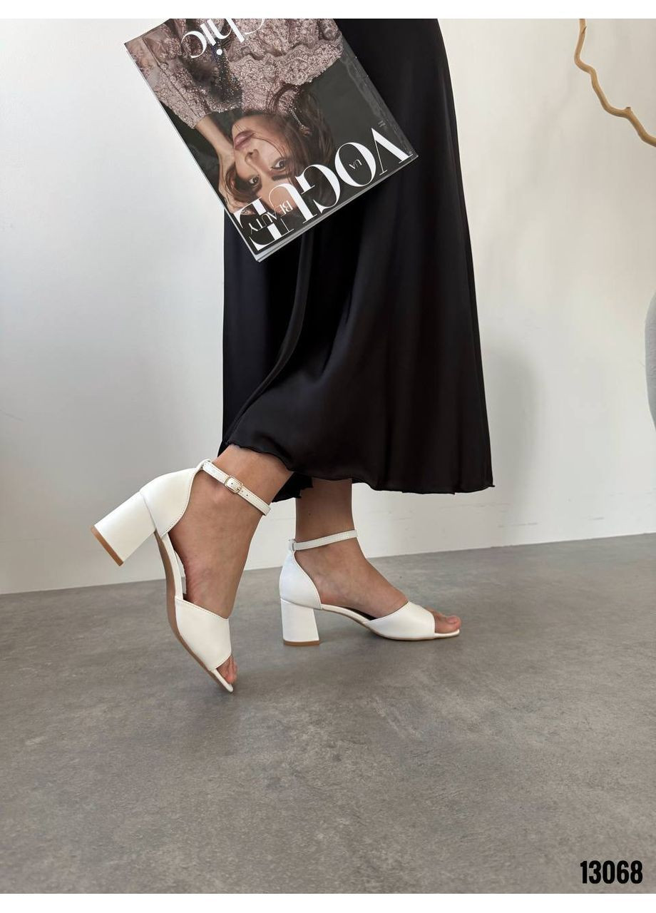 Белые белые босоножки Helen