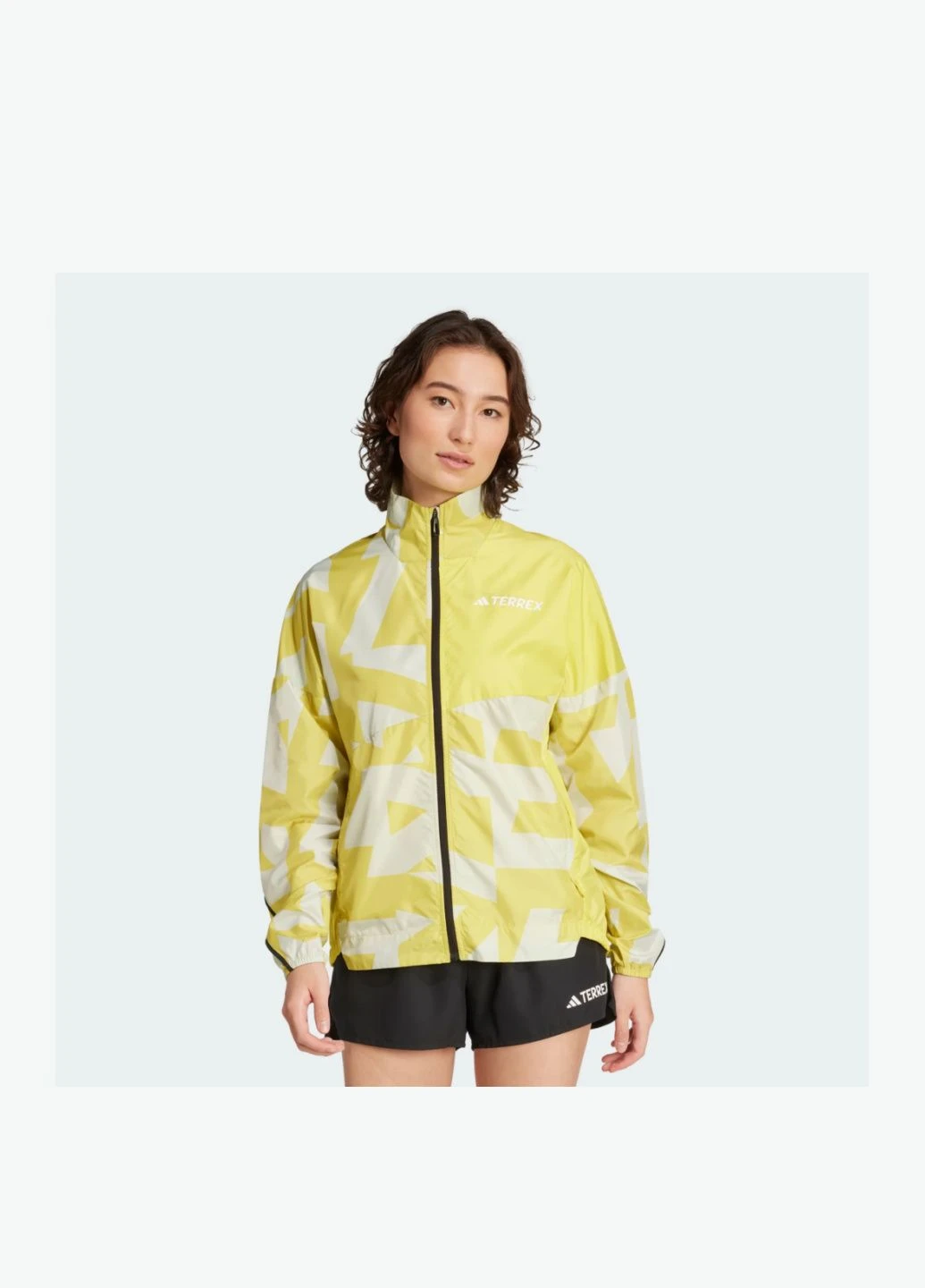 Оливкова (хакі) вітровка terrex multi printed terrex jf1502 adidas