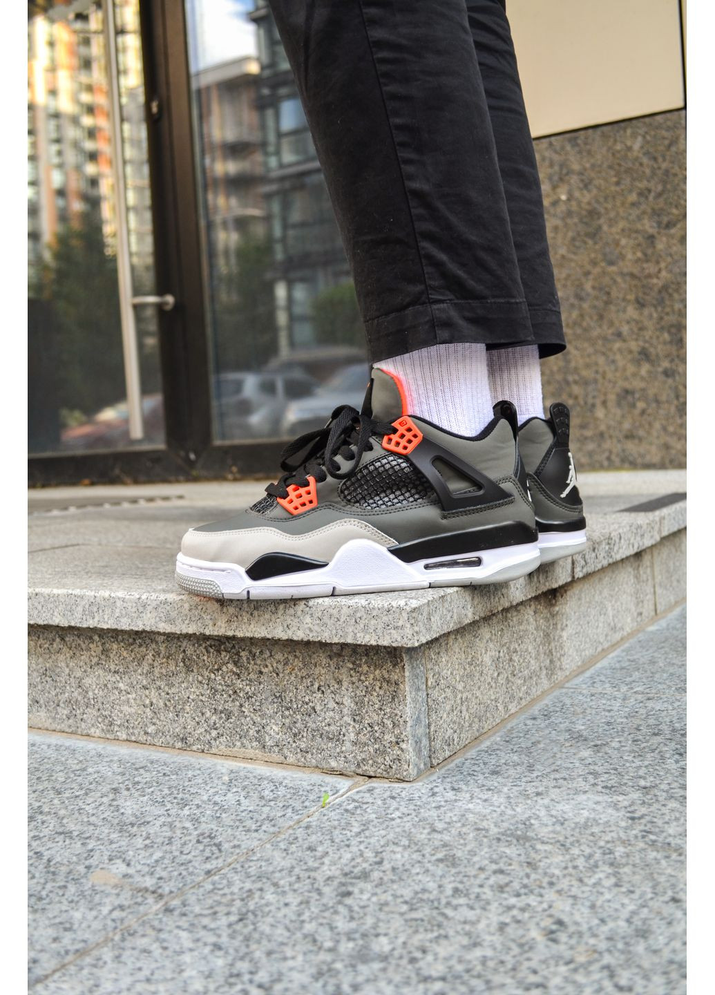 Серые демисезонные кроссовки мужские nike air jordan 4 retro grey orange найк аир джордан No Brand
