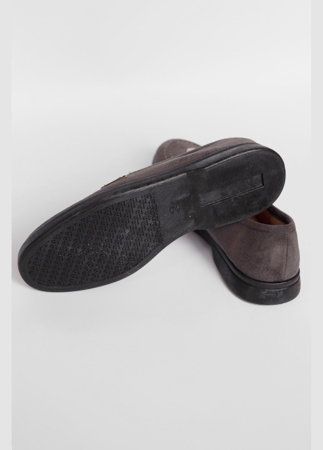 Туфли-лоферы женские темно-серого цвета Let's Shop с цепочками